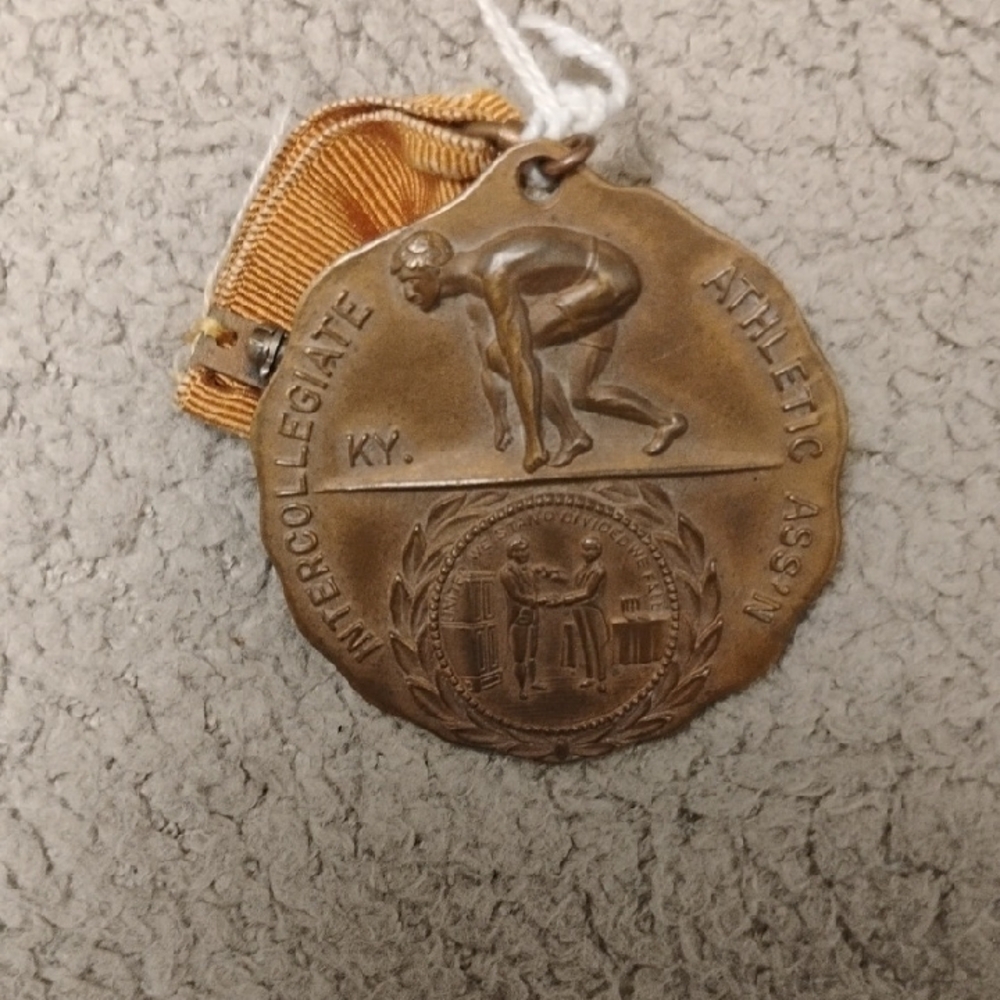 Vintage INTERCOLLEGIATE ATHLETIC ASSOCIATION TRACK & FIELD MEDAL EXCELLENT CONDI